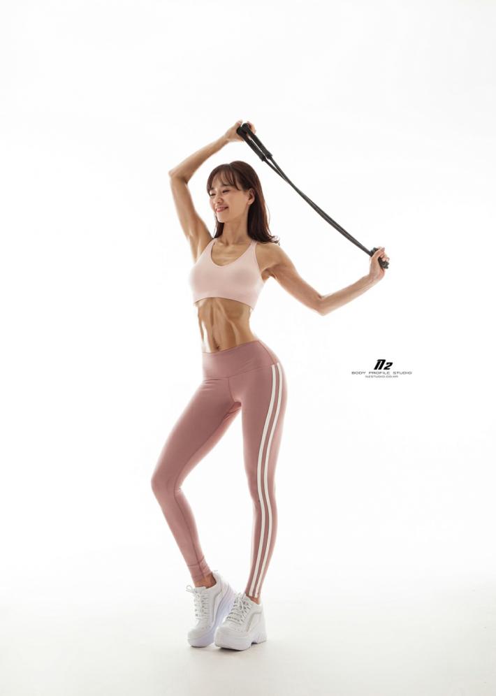 이민숙 작가의 바디프로필 사진